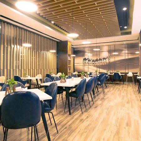 Atour Hotel Turpan Екстериор снимка